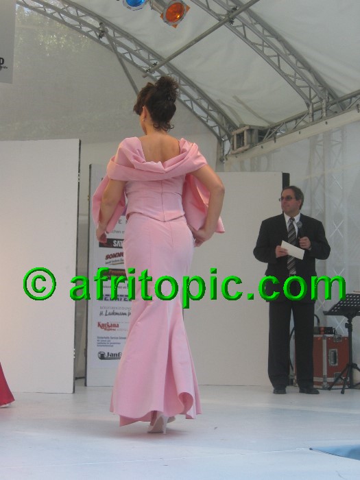 ../Images/Krefeld-Strssenmodenschau-2005 462.jpg